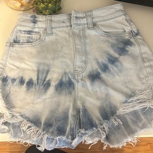 American Eagle Highest Rise Mom Shorts. Size 000 can fit a 00 or 0.